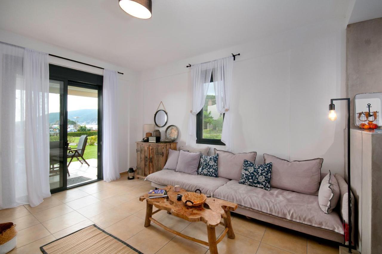 Seathon Seafront Beach Villa In Kalamitsi Exteriér fotografie