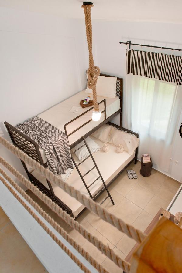 Seathon Seafront Beach Villa In Kalamitsi Exteriér fotografie