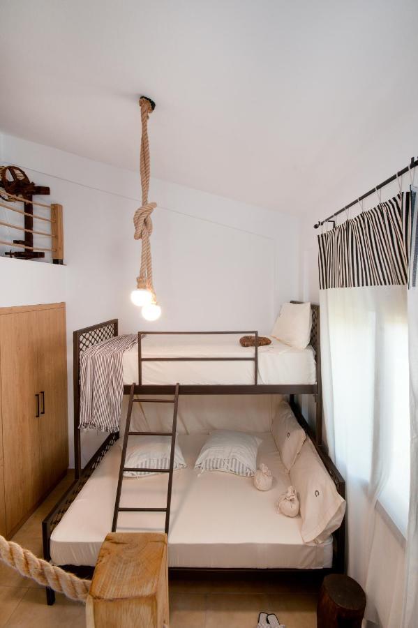 Seathon Seafront Beach Villa In Kalamitsi Exteriér fotografie
